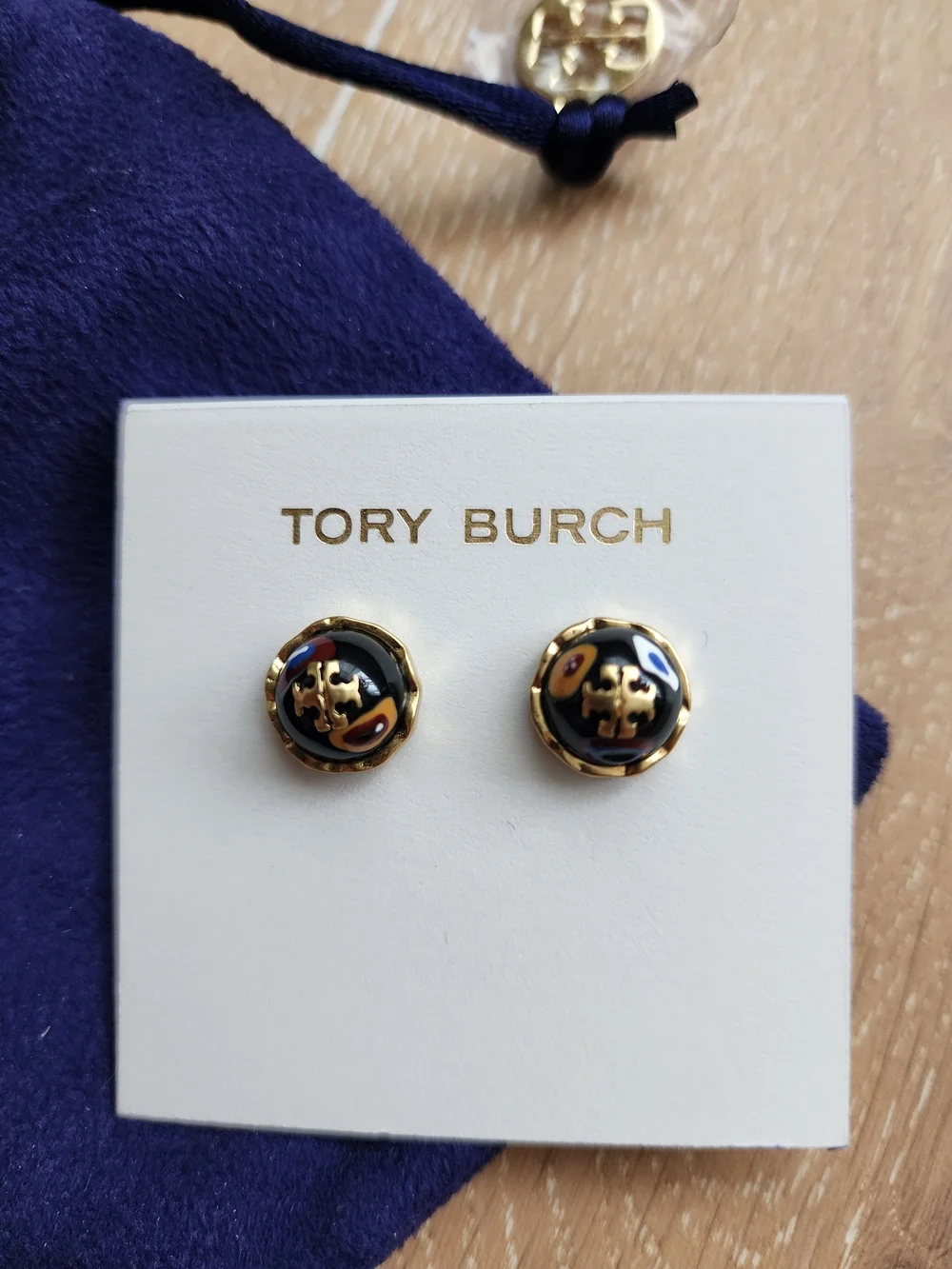 NWT Tory Burch Roxanne Circle Stud Earrings in Navy enamel with gold-tone logo - Picture 2 of 4